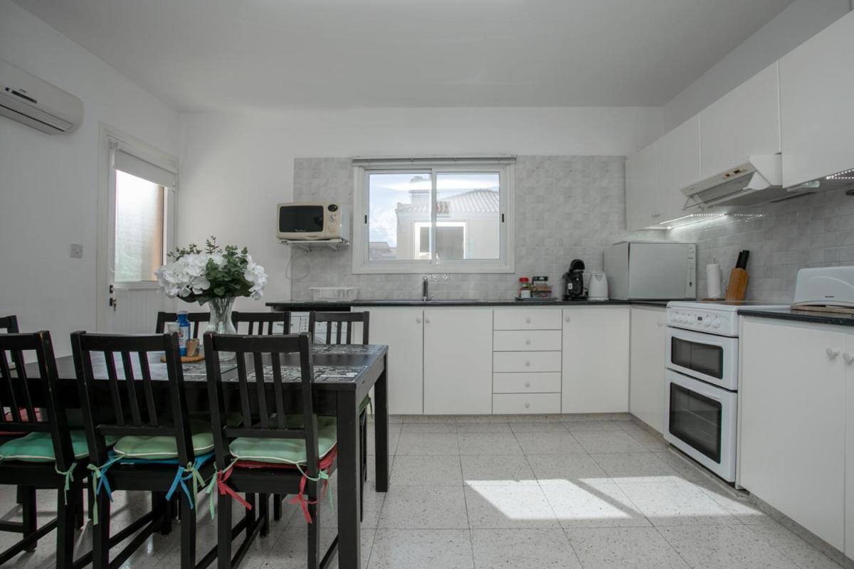 The Marilouize Apartment Peyia Ngoại thất bức ảnh